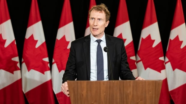 Kép dần cánh cửa: Canada thắt chặt việc cấp thị thực cho sinh viên quốc tế
